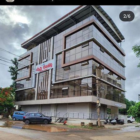 Отель Mythri Residency Хубли Экстерьер фото